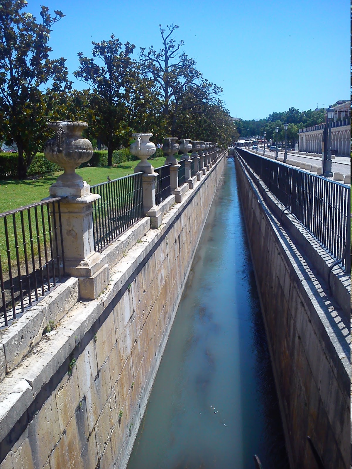 Por la calle de Alcalá: El Tren de la Fresa ( Madrid - Aranjuez )