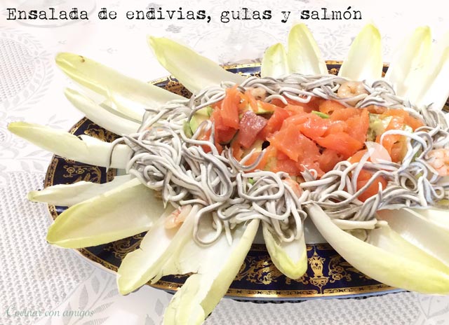 Ensalada de endivias, angulas sucedáneas y salmón