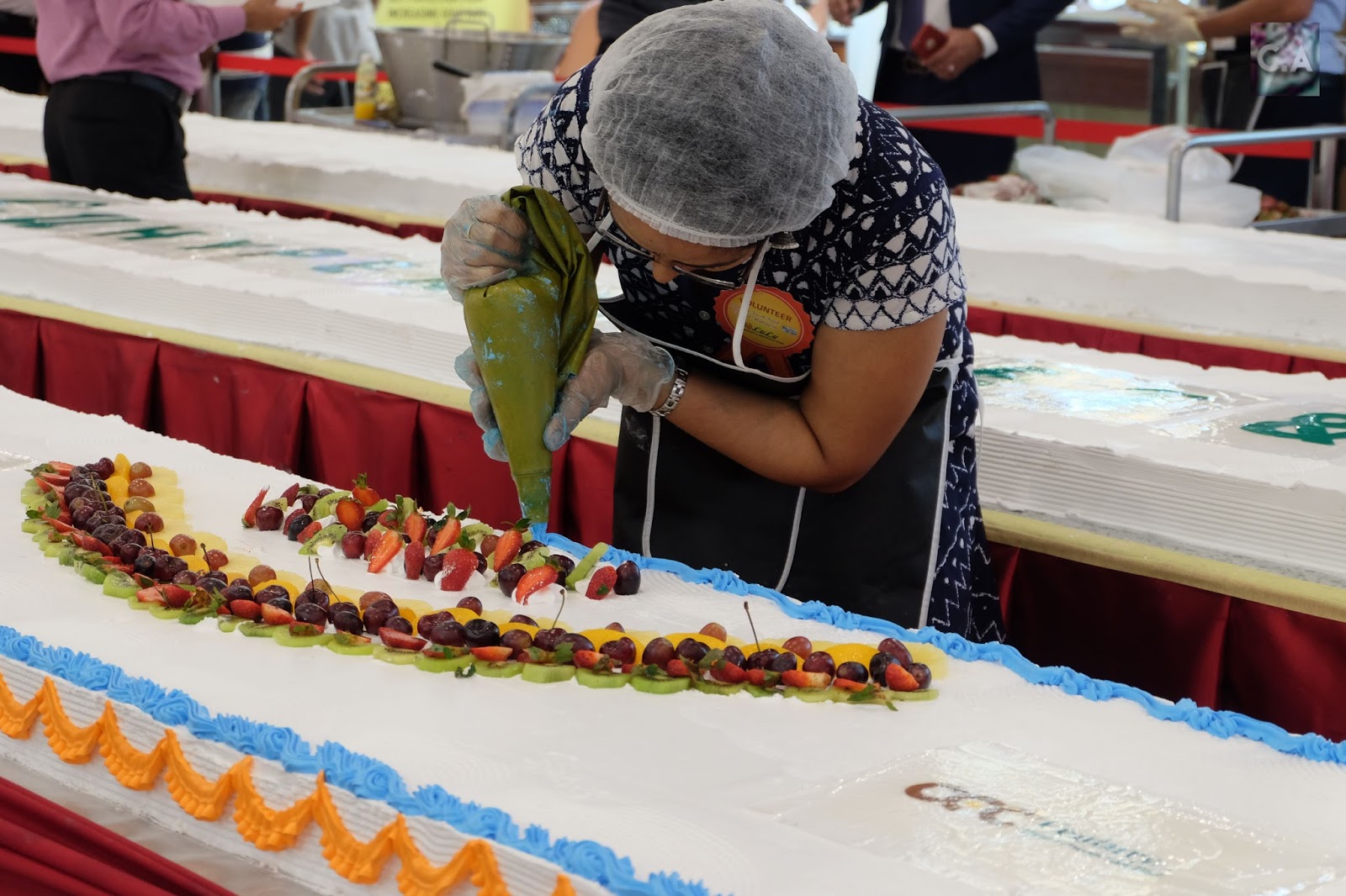 Fruity cake house klang famous apple strudel I Get To Witness "The Longest Fresh Fruit Cake in Malaysia" at Lulu