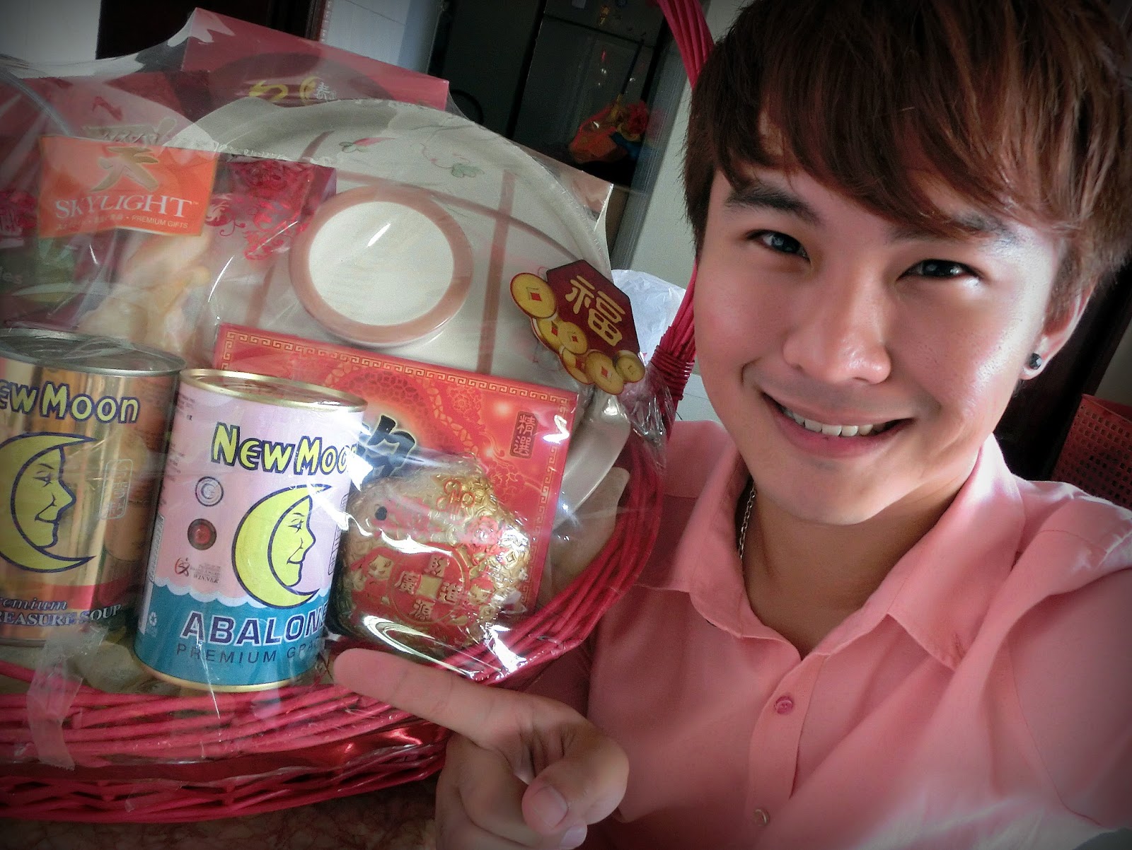 Reuniting with your loved ones with Humming&#039;s hamper!!! | OnlyWilliam