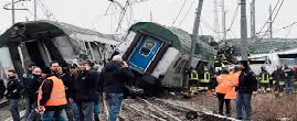 No para la mala racha: 3 muertos y más de 100 heridos por el descarrilamiento de un tren en Milán