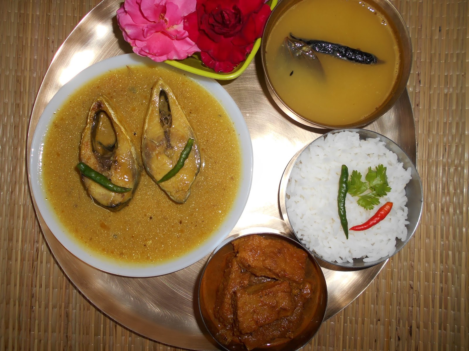 Paramita's Kitchen Kacha Lanka Ar Kalo jeera Diye Ilish Mach Jhol