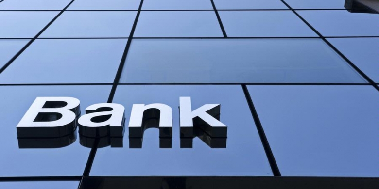 Istilah bank berasal dari bahasa italia yaitu banco yang berarti