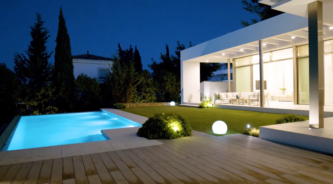 Tour Nueva Andalucia, Marbella Contemporary Villa vs. 23 Interior Design Photos