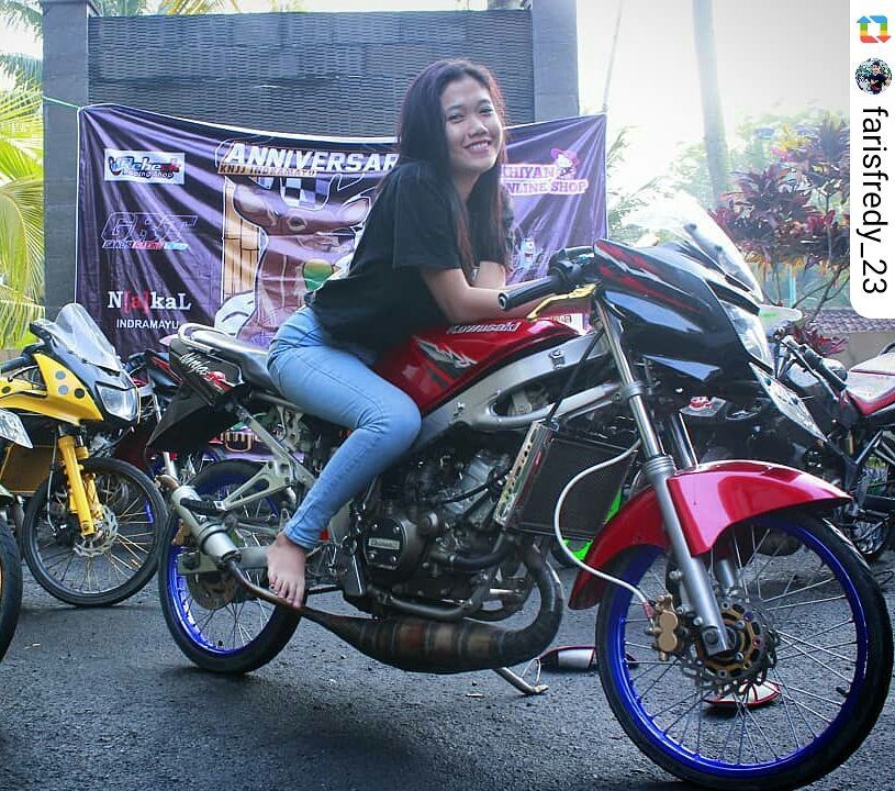 Cewek Cantik Dan Kawasaki Ninja 150R Merah Jari - Jari | DhedMOTOR