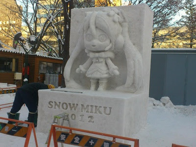 snow miku estatua reconstruida festival nieve