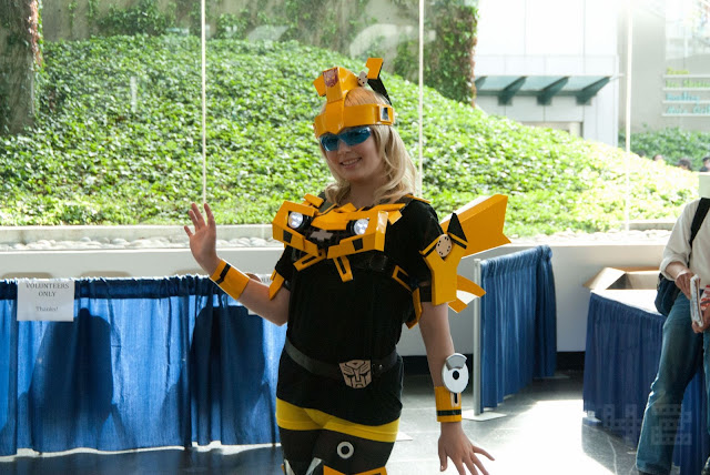bumblebee transforms girl cosplay