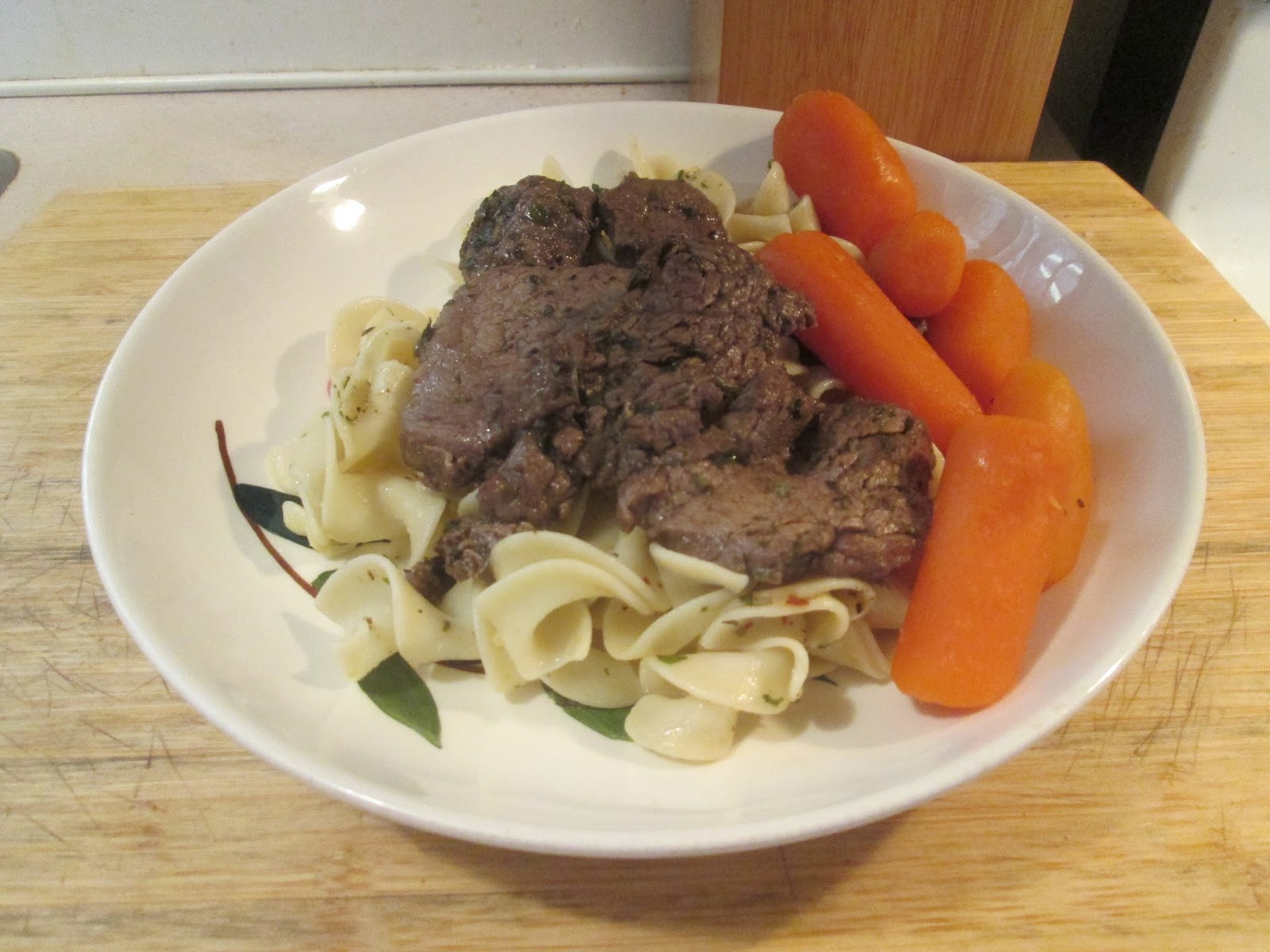 Diab2Cook Buffalo TenderloinTips w/ Noodles and Whole Baby Carrots