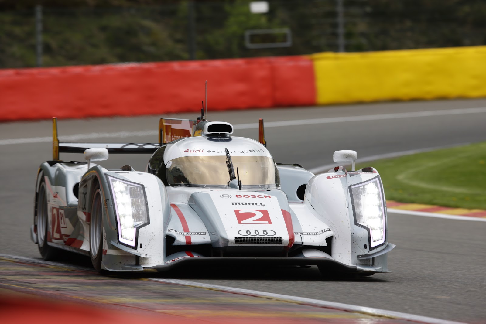 Audi r18 e tron