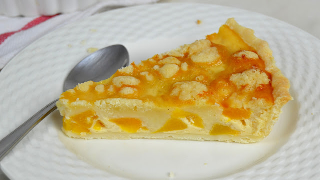 Tarta de melocotón con streusel.