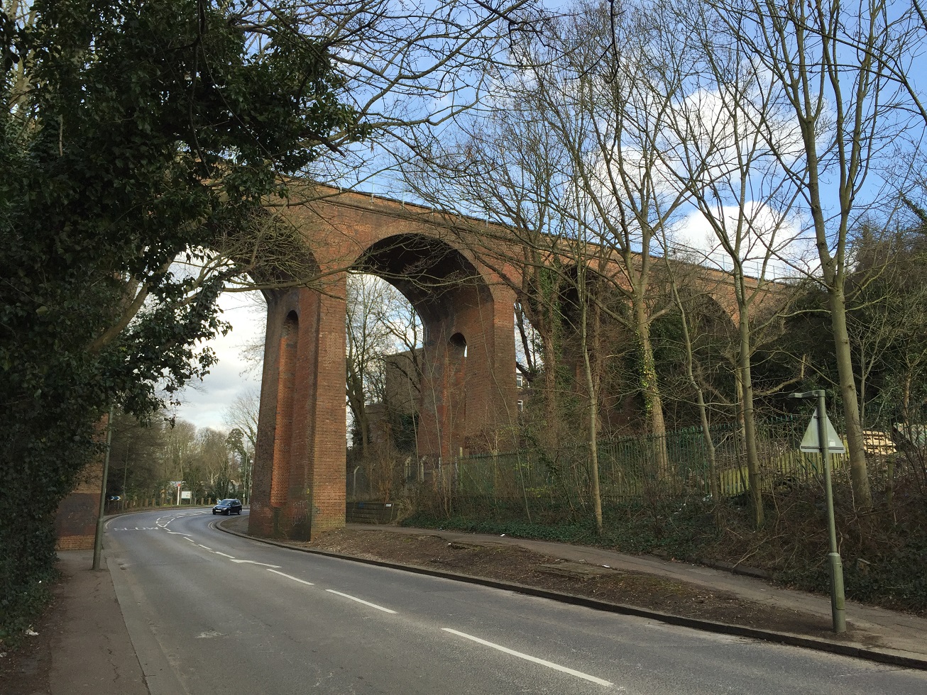 A Suburban Wander from Mill Hill Broadway to Mill Hill East, London N7