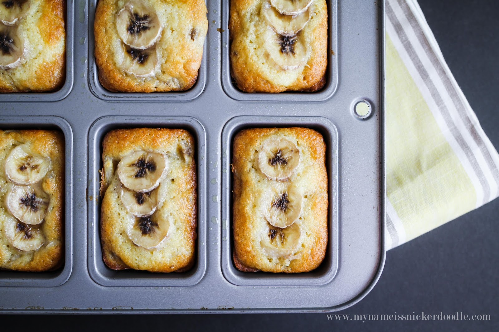 Mini Walnut Banana Bread Loaves - Jaja Bakes 