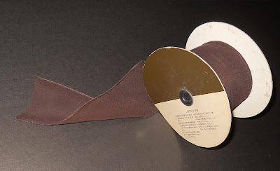 Samut Sari: How to keep your ribbon from unrolling