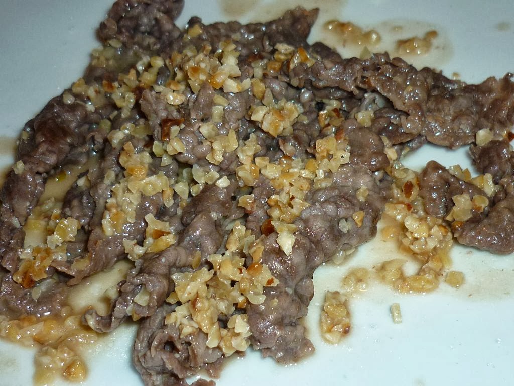 straccetti di vitello con nocciole e vino bianco.