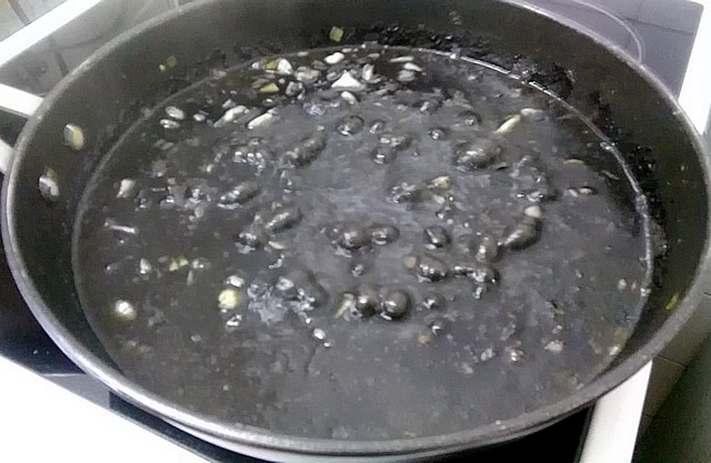 xup xup arròs negre de sipia i garrofó