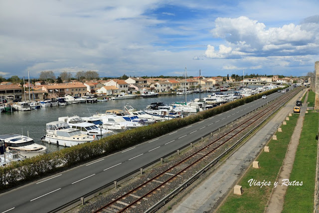 Canal del Ródano a su paso por Aigues-Mortes