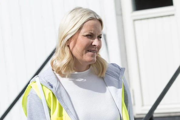 Queen Sonja and Crown Princess Mette-Marit of Norway visit Sandefjord Waste Clearing Team (Sandefjord søppelplukkerlag) 