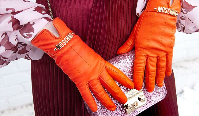 Sara is in Love with… blogger style fashion pink orange red burgundy pleated skirt faux fur cat scarf hat pink hair pinko cat print moschino gloves platform shoes Vivienne Westwood x Melissa Cléo Ferin Mercury Alexander Wang furla glitter bag, moschino gloves, pink and orange