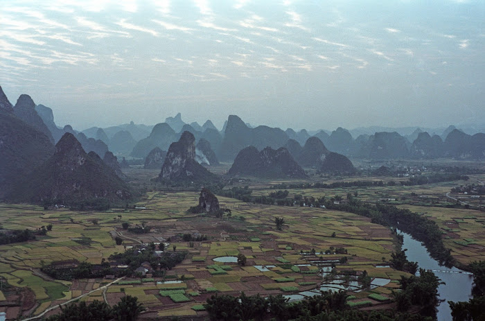 Yangshuo, rizières, White Crane Peak, © L. Gigout, 1990