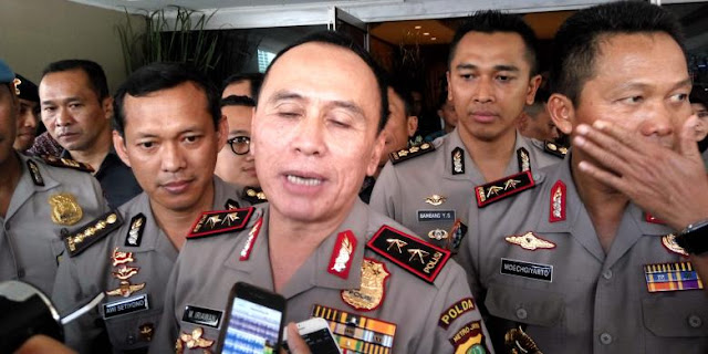 Kapolda Metro Benarkan Jika Gambar Dilembaran Uang Rupiah Bukanlah Palu & Arit Kapolda Metro Benarkan Jika Gambar Dilembaran Uang Rupiah Bukanlah Palu & Arit
