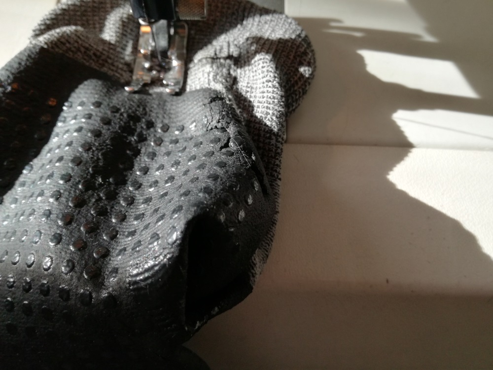 Craftrebella Better than holes Repair your torn Sports Gloves