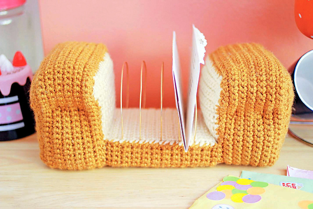 Bread Loaf Letter Organizer crochet pattern