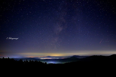 「星の村　天文台」よりペルセウス流星と天の川