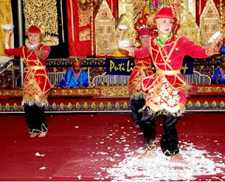 tari piring dari sumatera barat