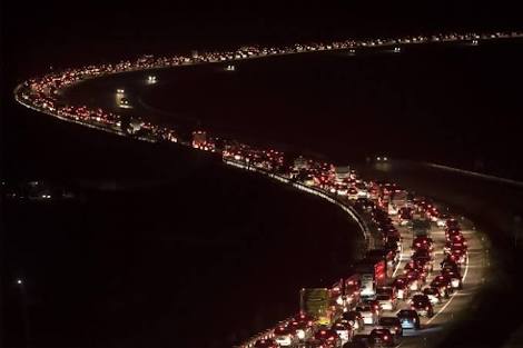 Tol Macet Parah, Jalur Pantura Jadi Alternatif Pemudik images 2