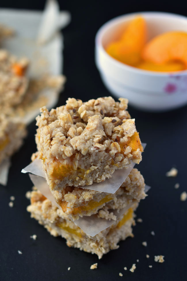 Woman in Real Life Peach Oatmeal Snack Bars (vegan)