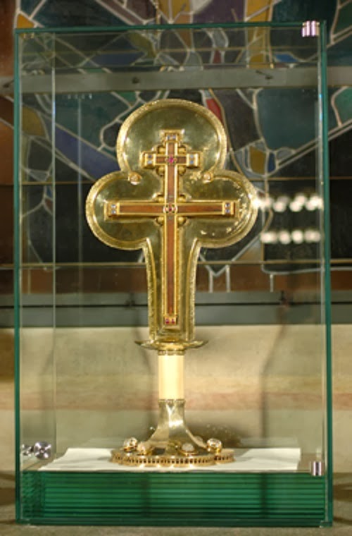 Πού φυλάσσονται τα άγια λείψανα της βυζαντινής σταυροθήκης του Limbourg; http://leipsanothiki.blogspot.be/
