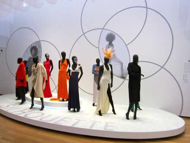 Femme et Fleur: A Fashion Exhibition