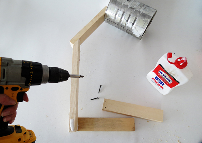 To Make The Base Glue And Screw Two 8 In Wood Pieces Aligned With End Of You Must Place One On Each Side Use Screws Fix To Make The Base Glue And Screw Two 8 In Wood Pieces Aligned With End Of You Must Place One On Each Side Use Screws Fix