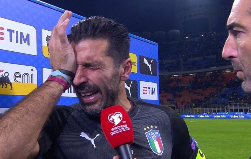 Italia eliminata dai Mondiali: Buffon ci ha messo la faccia (in lacrime) al posto di Ventura e Tavecchio