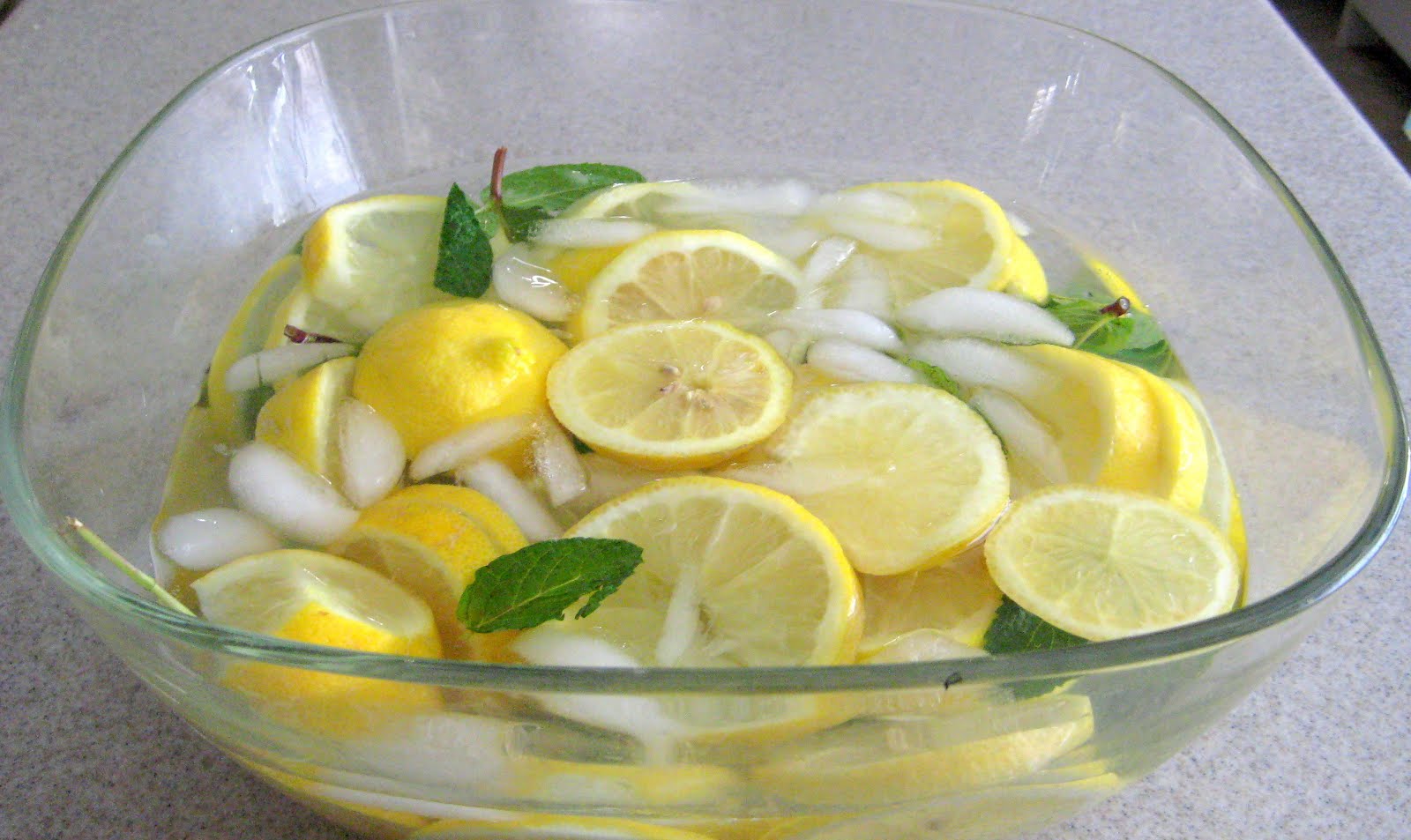 Вода с лимоном на ночь можно ли. Лимоны в кастрюле. Вареные лимоны. Сваренные лимоны для похудения. Жареные лимоны.