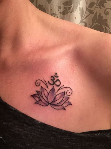 Simples Lotus Tatuagem na clavícula