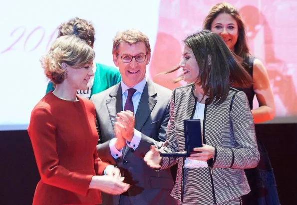 Queen Letizia wore Hugo Boss Keili Jacket and Meili Skirt, and wore Carolina Herrera black patent and suede pumps, and carried Carolina Herrera clutch