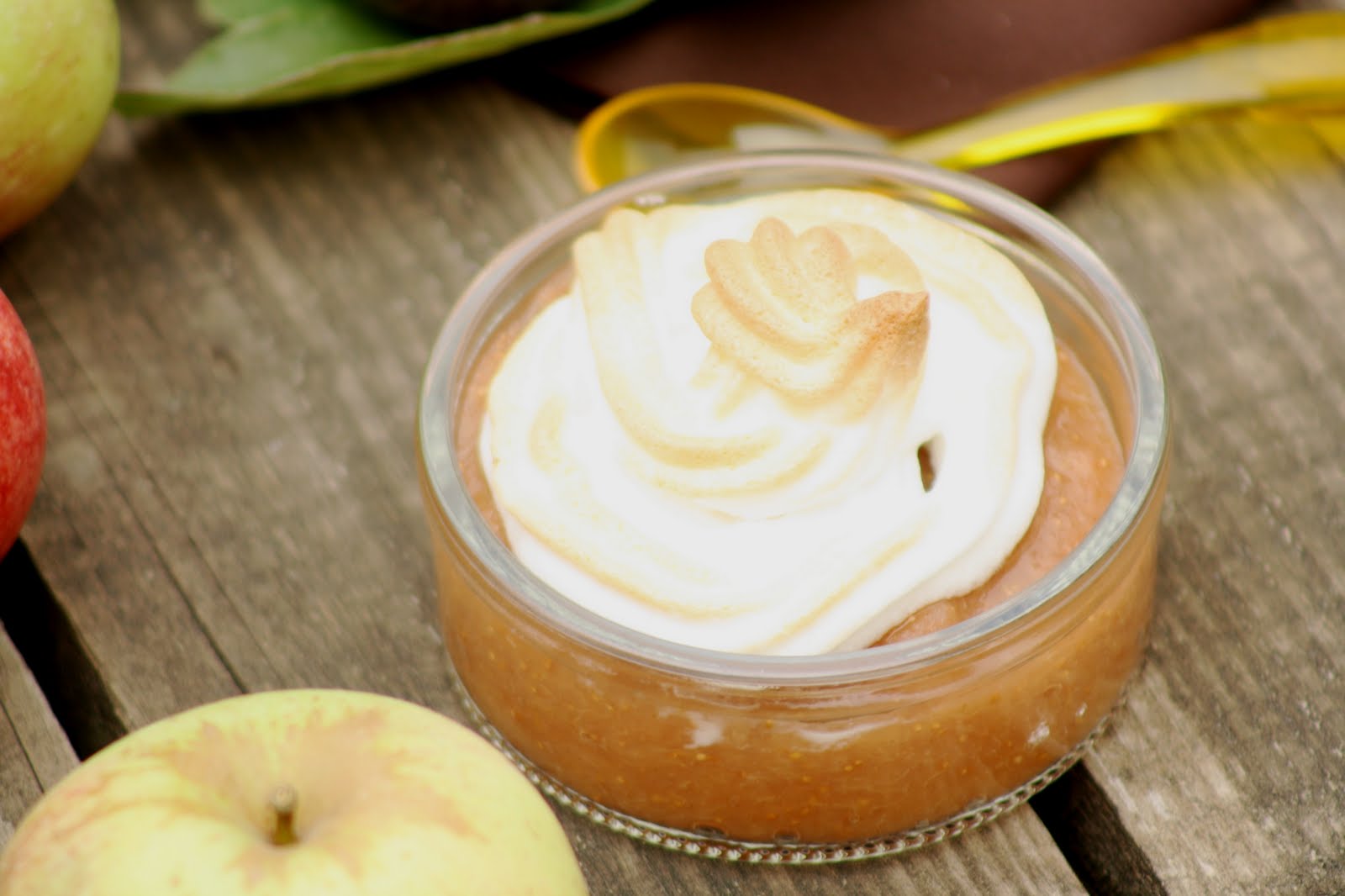 Verveine Pêche Compote meringuée aux figues et pommes