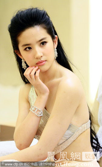 Movie Hot Scenes And Celebrity Scandals Crystal Liu Yifei Hot And Sexy Pictures