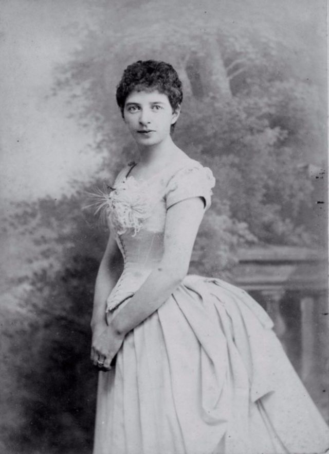 Cut Due To Illness Or Fashion Whatever Reasons Here Are 20 Cool