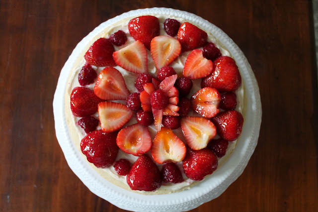 Fruit pizza, sweet pizza, summer desserts, 4th of July desserts,cream cheese frosting,fruit pizza,the cookie couture fruit pizza,summer desserts,cookie pizza,tartaleta de frutas,pizza de frutas,how to make a fruit pizza,fruit pizza recipe,