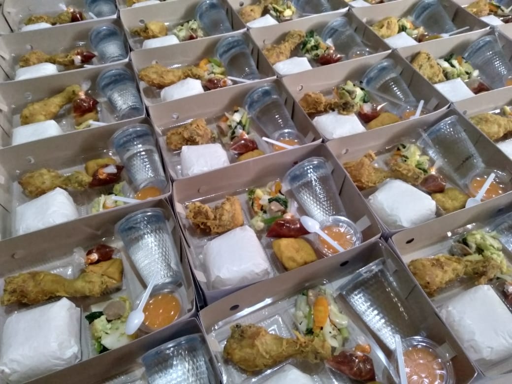 Nasi Box Pesanan PT Kalbe Pharma di RSPAD Gatot Soebroto, Menunya Ayam Kremes, Tahu Goreng, Capcay, Puding Mangga.