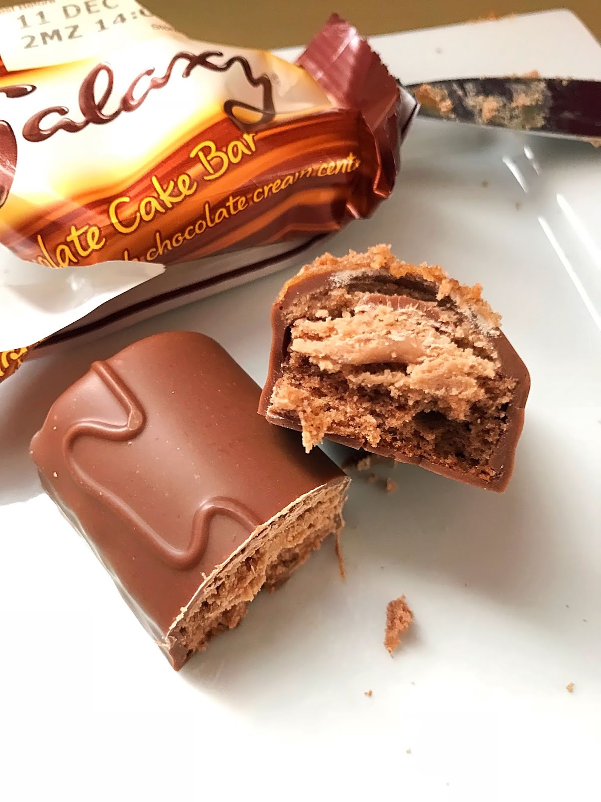 Galaxy Cake Bar Selection Cracker