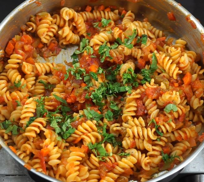 Indian Pasta Recipe 20 मिनट में घर पर ही बनाएं स्वादिष्ट