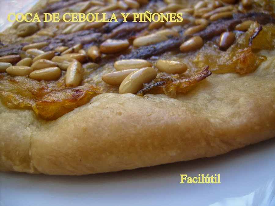 coca-de-cebolla-y-piñones