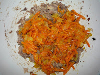 добавить к сардинам пассерованные лук и морковь