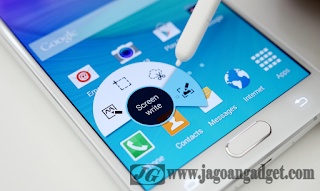 Layar Note 5 Samsung memiliki resolusi tinggi dan menggunakan corning gorilla glas 4