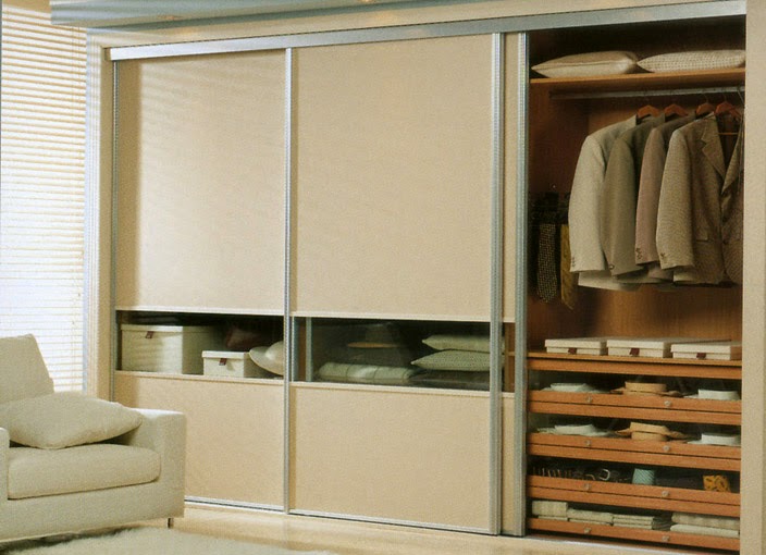 Armarios de puertas correderas.