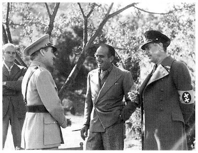 Чарльз Чаплин, Дуглас Фэрбэнкс и Реджинальд Гардинер на съемках "Великого диктатора", ноябрь 1939 г.