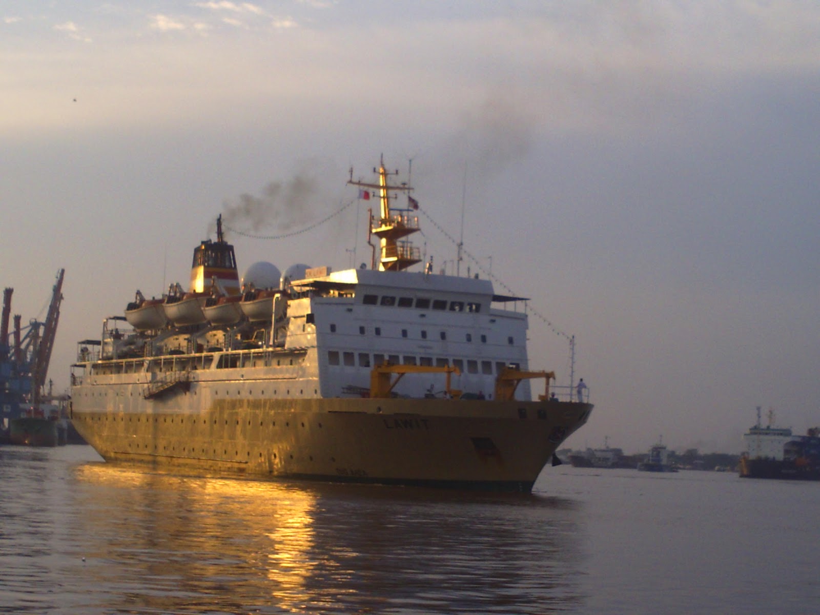 km-lawit-kapal-penumpang-pelni